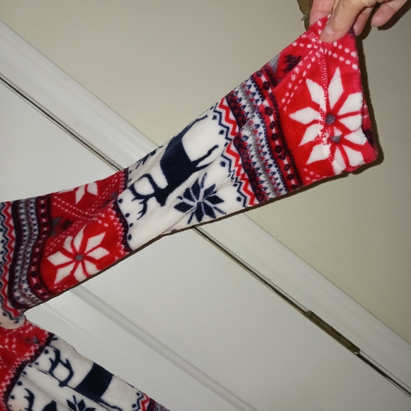 Secret Treasures Red and white Robe with Hood. Very soft. Size L (12-14) - Picture 3 of 9